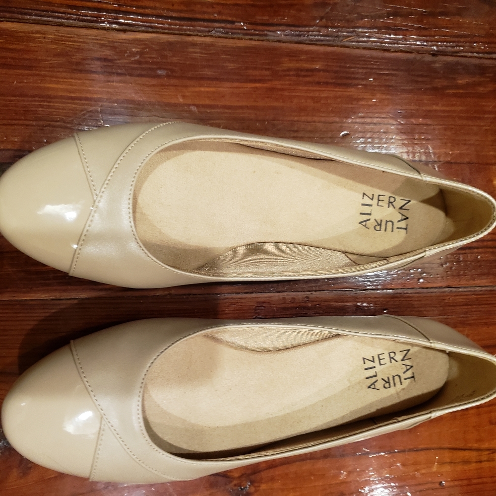 Naturalizer flats